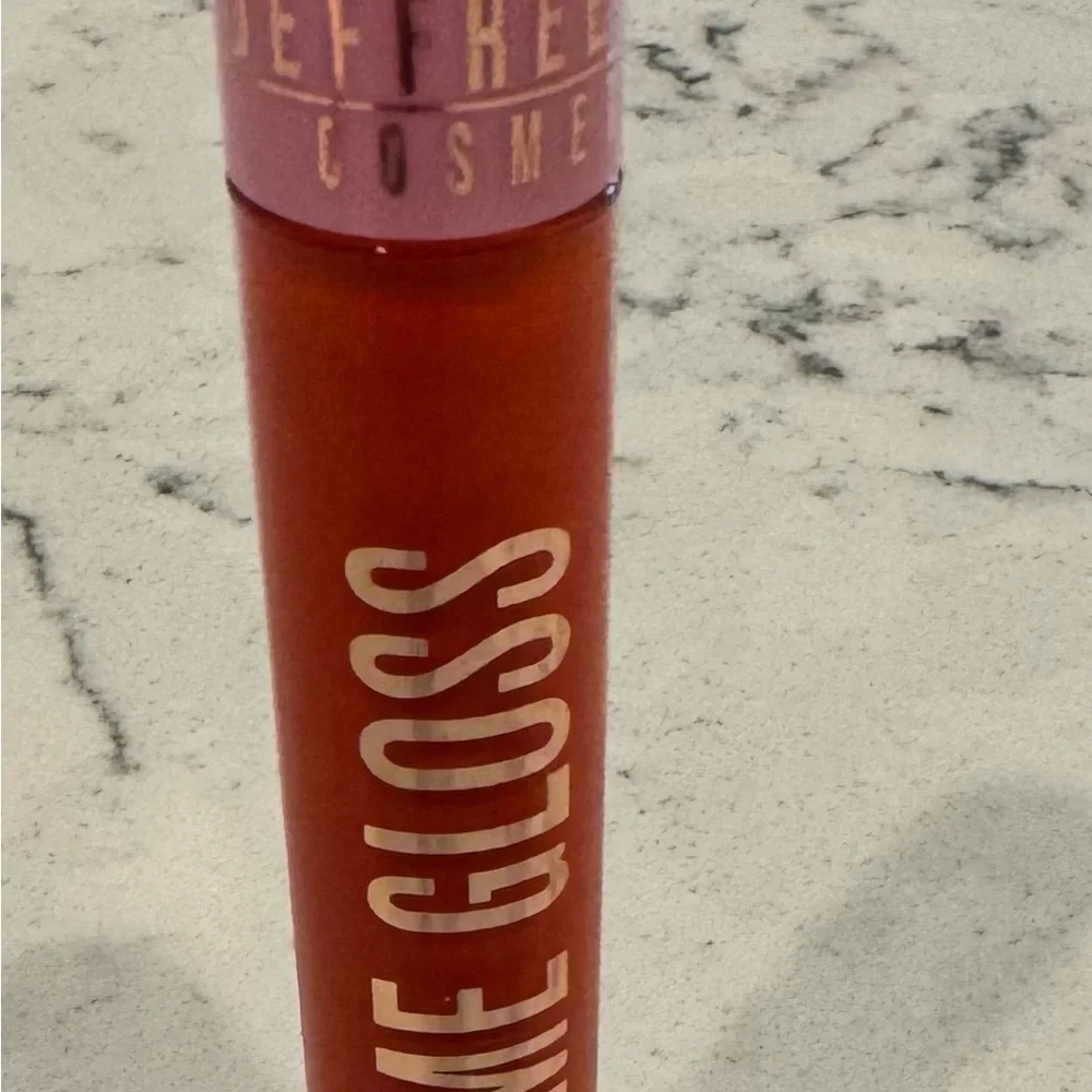 JEFFREE STAR COSMETICS SUPREME LIP GLOSS (EVERYBODY KNOWS) FULL PIGMENT LIPGLOSS